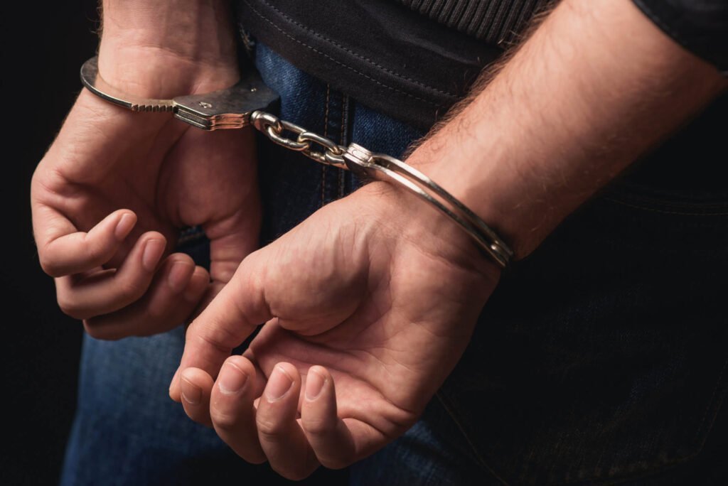 ड्राइवर ने बेचा सीमेंट से लदा ट्रक, पुलिस ने किया गिरफ्तार