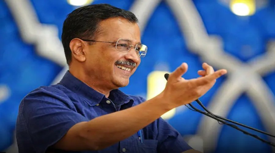कोर्ट के फैसले के बाद भावुक हुए केजरीवाल, मीडिया से बातचीत में रो पड़े