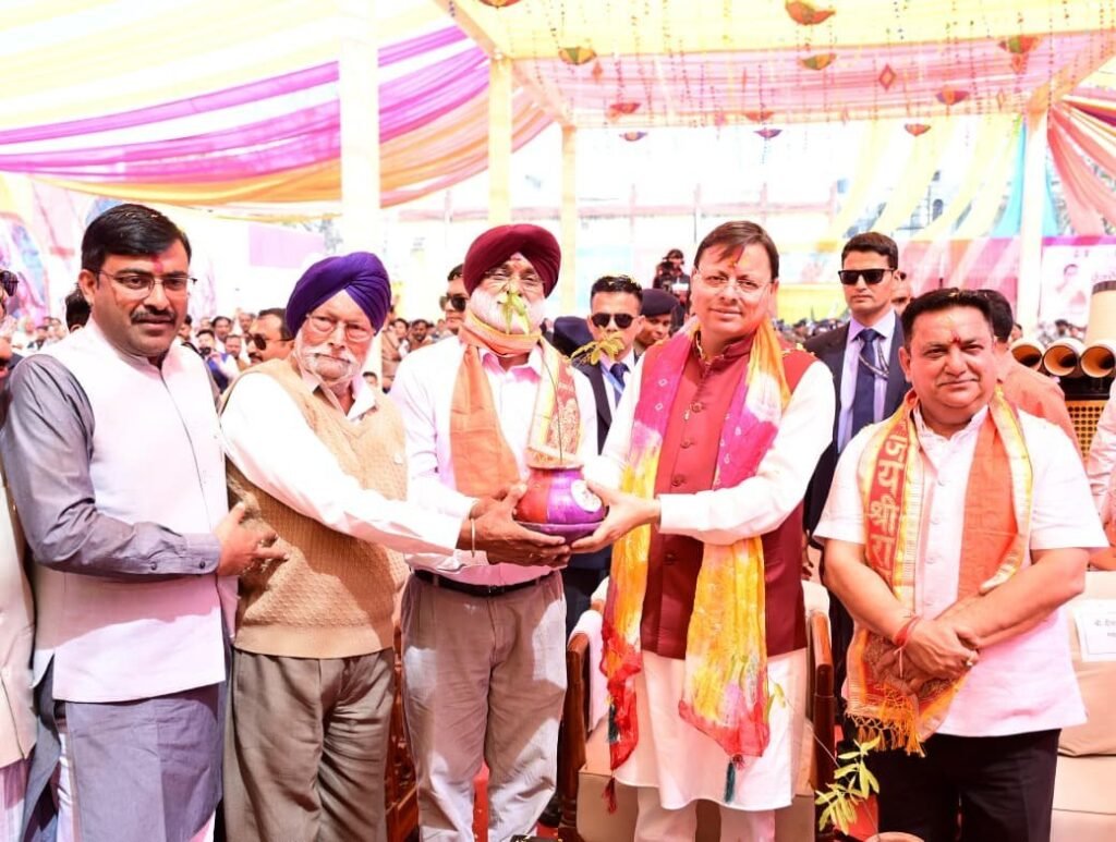 काशीपुर रंगोत्सव होली मिलन समारोह में शामिल हुए सीएम धामी