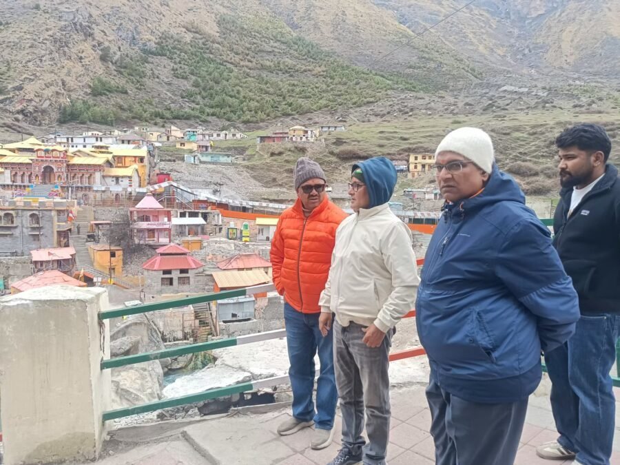 बद्रीनाथ धाम में कपाट खुलने की तैयारी शुरू, प्रशासन की टीम कर रही स्थलीय निरीक्षण