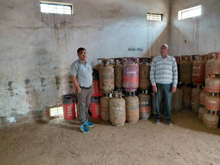 जिला प्रशासन की बड़ी कार्रवाई;  मैसर्स हीरा गैस सर्विस के सभी 14 हजार गैस कनेक्शन निकटवर्ती गैस पर किए ट्रांसफर 