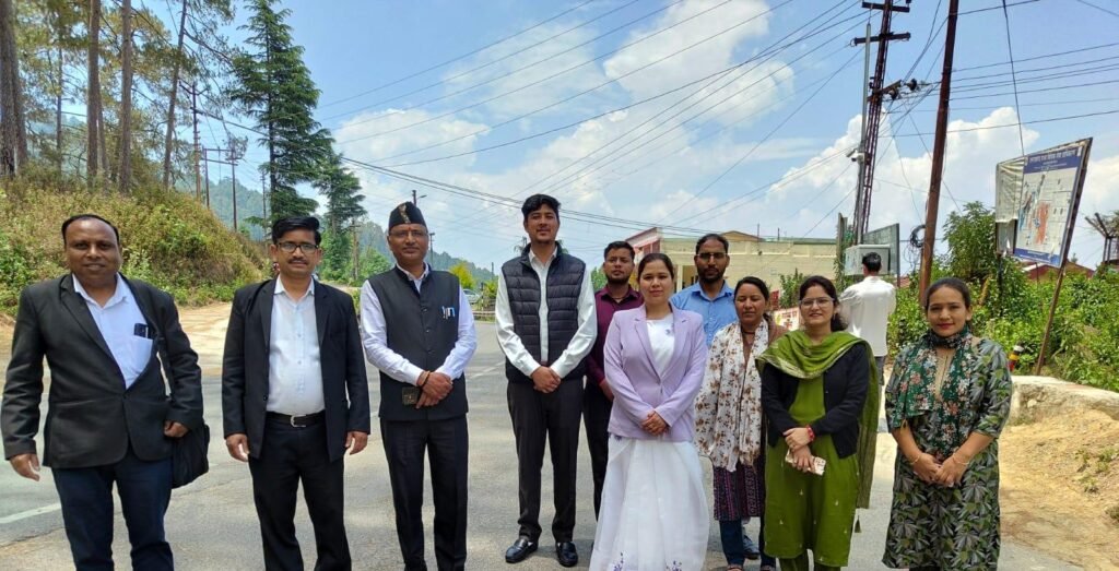 नो व्हीकल डे पर पैदल कार्यालय पहुंचकर दिया पर्यावरण संरक्षण और ईंधन बचत का संदेश