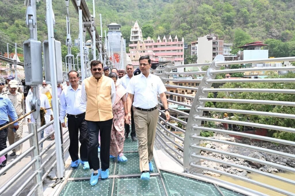मुख्य सचिव आनंद वर्धन ने किया बजरंग सेतु का निरीक्षण, संबंधितों को दिये आवश्यक दिशा निर्देश