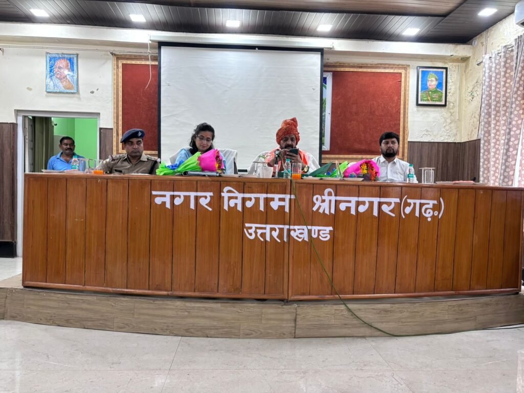 सफाई कर्मियों के कल्याण को सर्वोच्च प्राथमिकता दें, समस्याओं का त्वरित समाधान सुनिश्चित करें – भगवत प्रसाद मकवाना