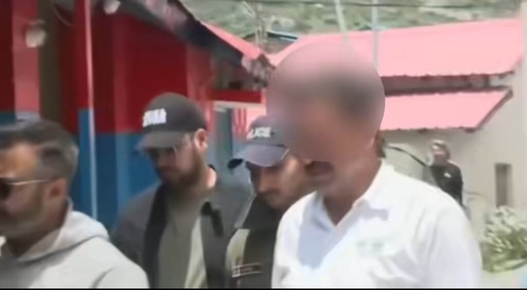 बदरीनाथ धाम थाली भेंट अनियमितता : SIT ने तत्कालीन मंदिर अधिकारी राजेन्द्र चौहान को किया गिरफतार, CCTV में कैद है पूरी घटना 