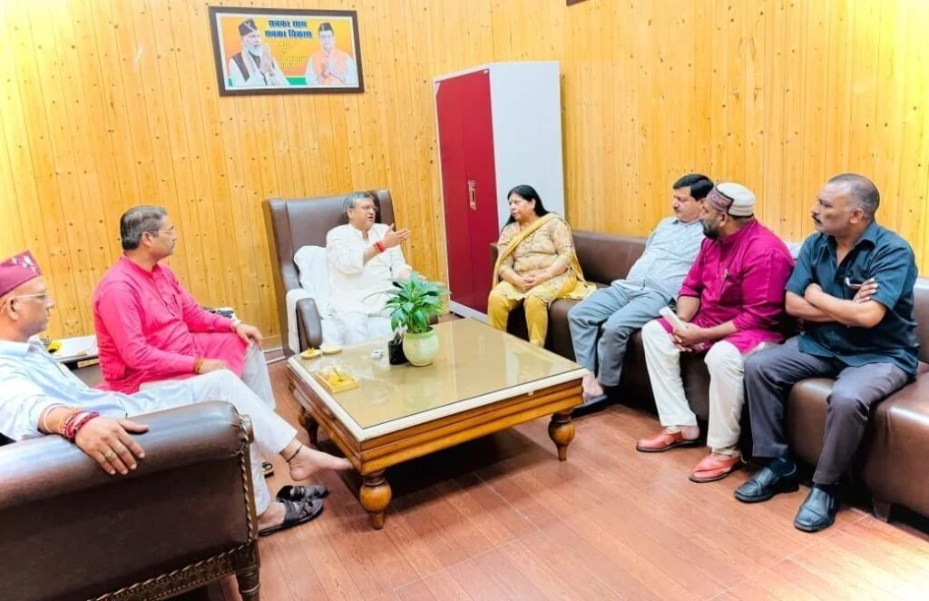 नगर निगम परिवार की एकता सर्वोपरि, आपसी संवाद से होगा हर मतभेद का समाधान – महापौर सौरभ थपलियाल