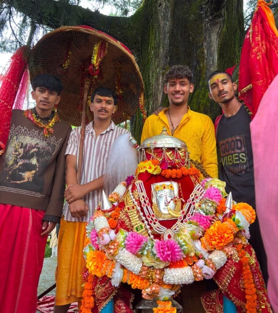 लोकगीतों और जागरों से बेटी को कैलाश विदा कर रहे ग्रामीण