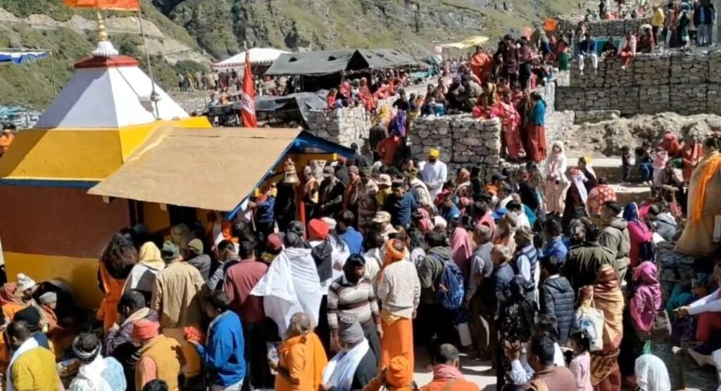 मां से मिलने पहुंचे भगवान बद्रीविशाल के प्रतिनिधि उद्धव