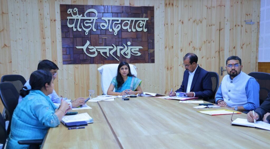 15 अक्टूबर तक पौड़ी गढ़वाल की सड़कें होंगी गड्ढामुक्त, डीएम स्वाति एस. भदौरिया ने सड़कवार कार्ययोजना की समीक्षा कर अधिकारियों को दिए सख्त निर्देश, अधूरे काम और दोबारा पैचिंग पर लगाई रोक